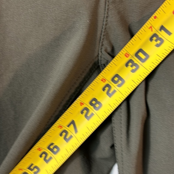 Athleta nylon pants with zippered pkts & ankle size 4. Ex. Cond. - Picture 9 of 10